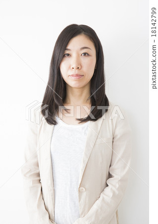 Portrait middle women Portrait middle women 18142799
