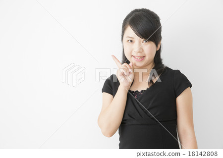 Portrait middle women 18142808