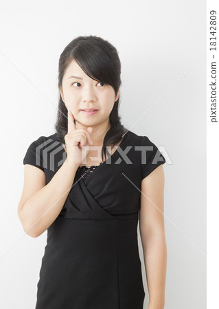 Portrait middle women Portrait middle women 18142809