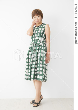 Senior women portrait Senior women portrait 18142821