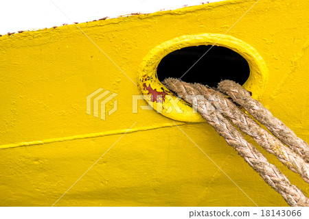 Mooring line of a trawler 18143066