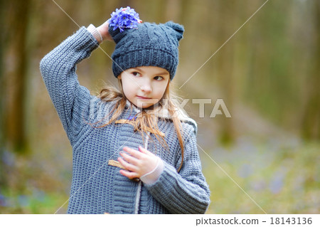 Adorable girl picking the first flowers of spring Adorable girl picking the first flowers of spring 18143136