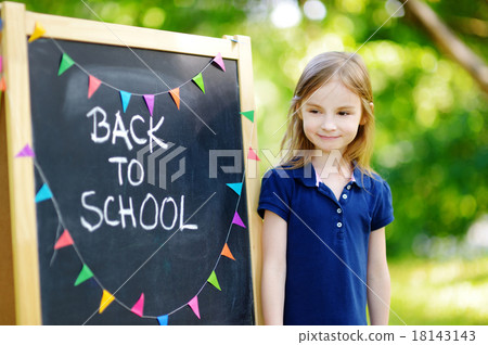 Adorable little girl is going back to school Adorable little girl is going back to school 18143143