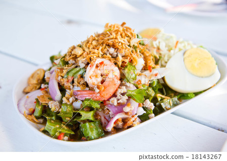 Thai Spicy salad with shrimp and vegetables 18143267