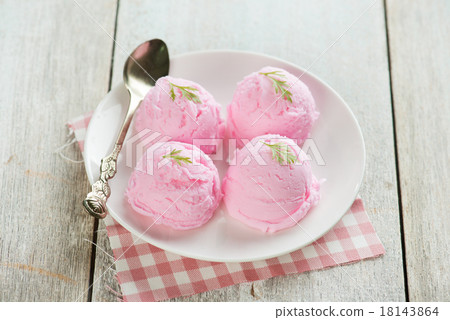 Strawberry ice cream on plate Strawberry ice cream on plate 18143864
