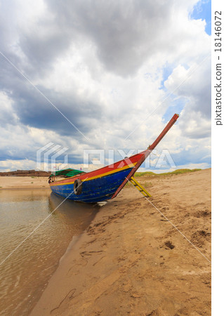 Big boat for transport on khong river 18146072
