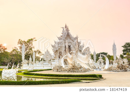 wat rong-khun temple chiangrai thailand 18147419