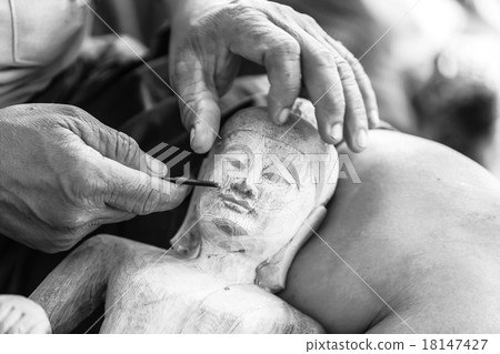 Hand of carver carving wood in black and white color tone Hand of carver carving wood in black and white color tone 18147427