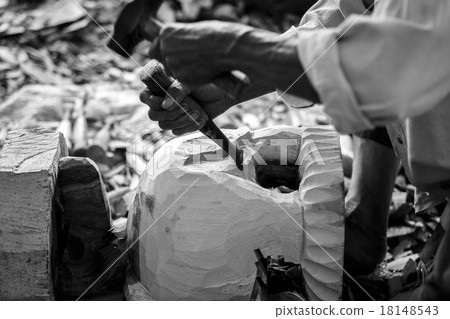 Hand of carver carving wood in black and white color tone Hand of carver carving wood in black and white color tone 18148543