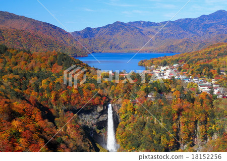 Autumn leaves of Oku Nikko · Chuzenji Lake and Kegon Falls 18152256