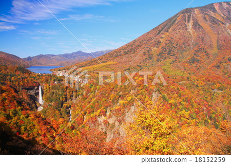 Autumn leaves of Oku-Nikko and Akihira 18152259