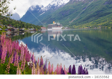 mountain landscape mountain landscape 18153562