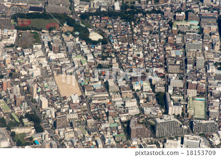 Shimura Sakagami駐地的航拍照片在大城市Mita線附近在Itabashi-ku，東京 18153709