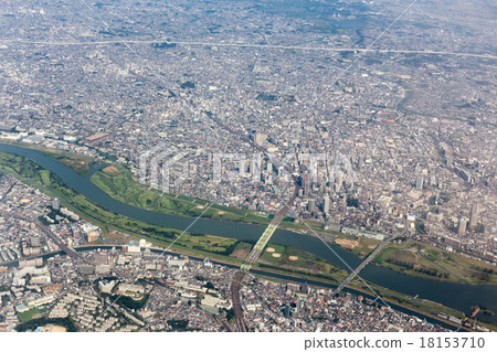 Arakawa flowing through the prefectural border between Tokyo and Saitama prefecture 18153710