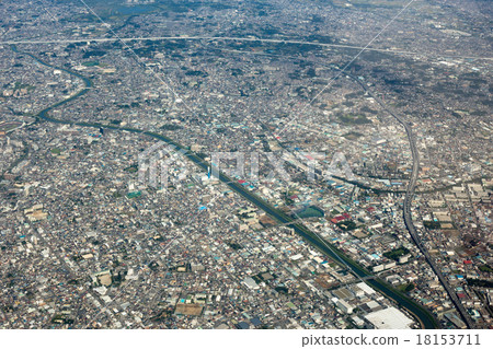 Kawaguchi連接點方向的鳥瞰圖從首都高速Adachi Iriya入口附近的 18153711