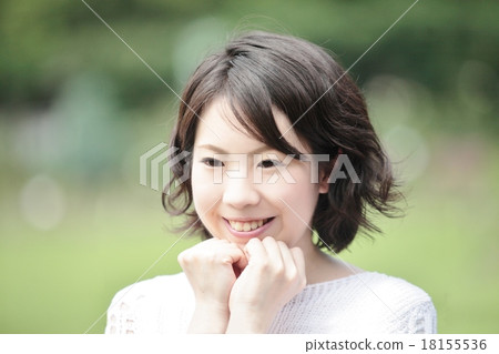 一個女人很高興 18155536