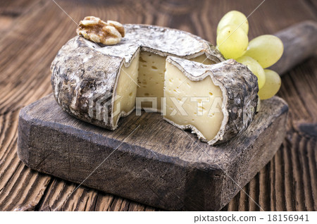 french cheese 18156941