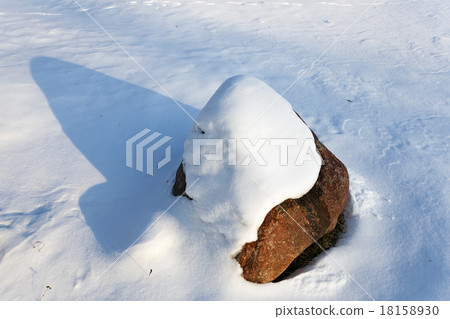 stone under snow stone under snow 18158930