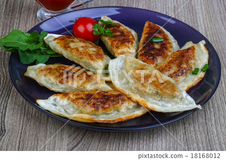 Gyoza Gyoza 18168012