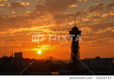 Hakata Port Tower and the sunset 18168724