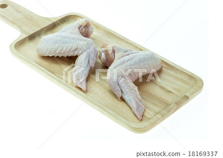 Raw chicken wings on a white background 18169337