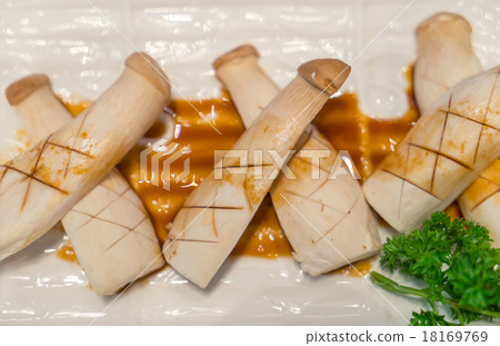 Mushrooms on for grill 18169769