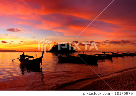 Sunrise at Lipe beach 18170979