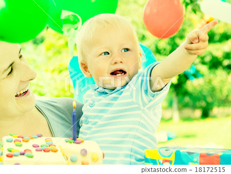 mother with baby 18172515