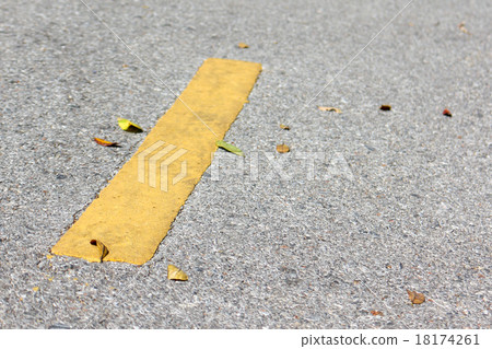 Road with yellow line 18174261