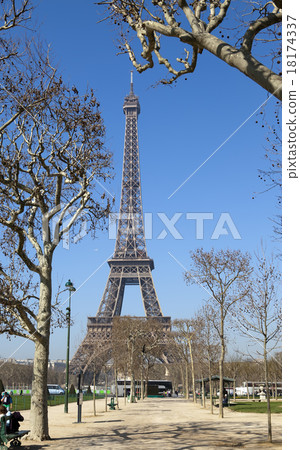 Paris. View of Eiffel Tower Paris. View of Eiffel Tower 18174337