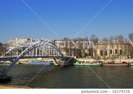 Bridge across Seine river in Paris, France 18174338
