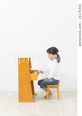 Toddler playing piano 18176302