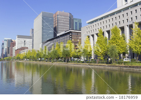 The streets of Hibiya-dori 18176959