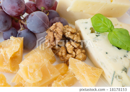 Cheese platter 18178153