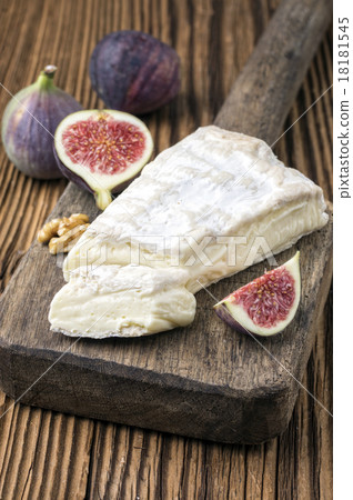 brie cheese brie cheese 18181545