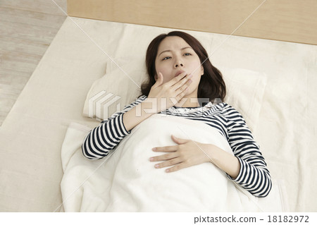 Lack of sleep women 18182972