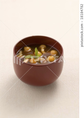 Mushroom miso soup with smooth and smooth texture Mushroom miso soup with smooth and smooth texture 18184782