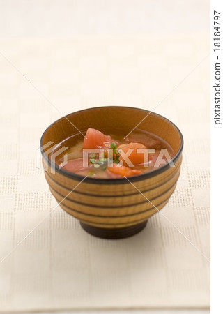 An unexpected combination of miso soup and tomatoes 18184797