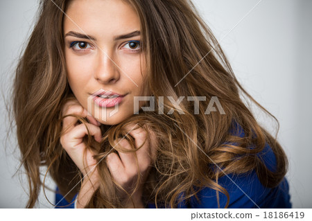 Portrait of a beautiful brown-haired girl Portrait of a beautiful brown-haired girl 18186419