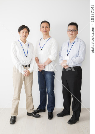 3名商人穿著私人衣服 18187142