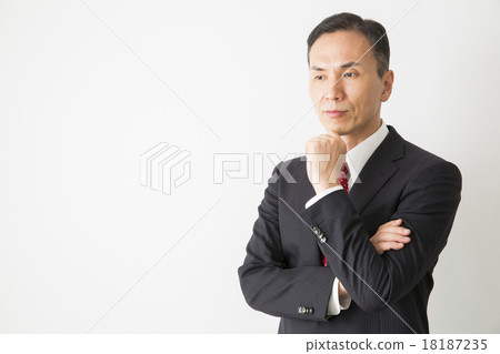 Senior men wearing a suit 18187235