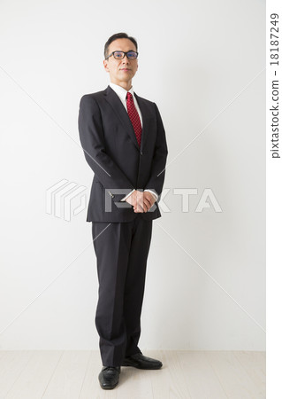 Senior men wearing a suit Senior men wearing a suit 18187249