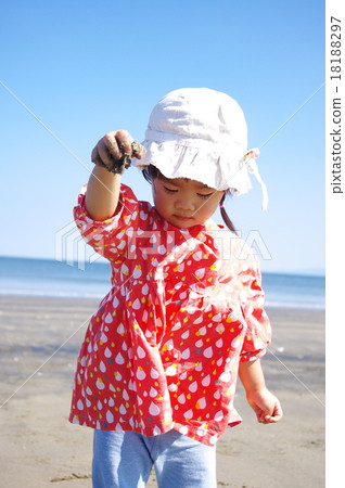 Mud play at sea 2 18188297