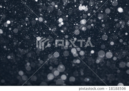 下雪的夜晚沉默的夜晚 18188506