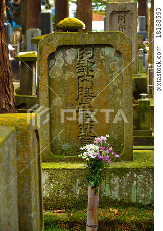 白川市散步：Tanagura Domain安倍晉三Jodo Shosetsu Tenzenji的老式陵墓 18188593