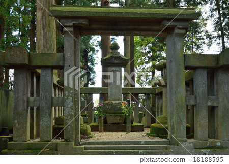 白川市步行:Matsudaira正規商業Jodo Shosetsu Tenzenji的墓 白川市步行:Matsudaira正規商業Jodo Shosetsu Tenzenji的墓 18188595
