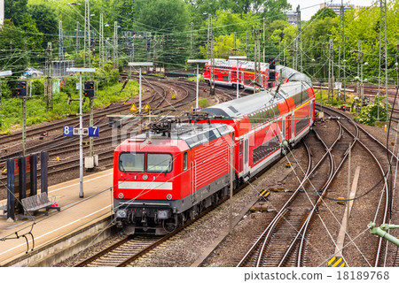 Regional express train in Hamburg Hauptbahnhof 18189768