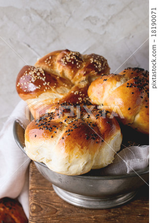 Round Challah bread Round Challah bread 18190071