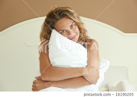 beautiful young woman on the bed, woke up in the morning 18190205