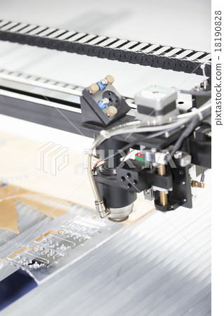 CNC Laser cutting machine cutting acrylic plate 18190828